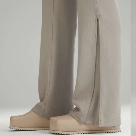 Lululemon Softstreme Ribbed Zip Flared Pant, Riverstone, Size 6 - Picture 4 of 8